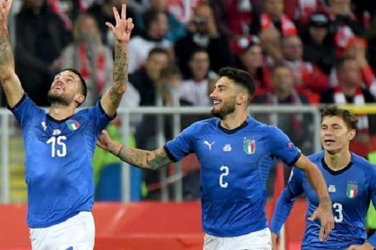  佛罗伦萨队长阿斯托里纪念赛，全场默哀泪洒球场